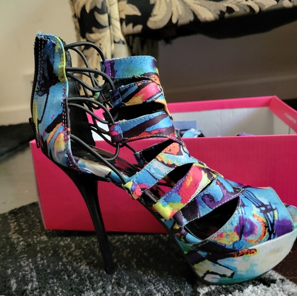 Heels - Picture 2 of 2